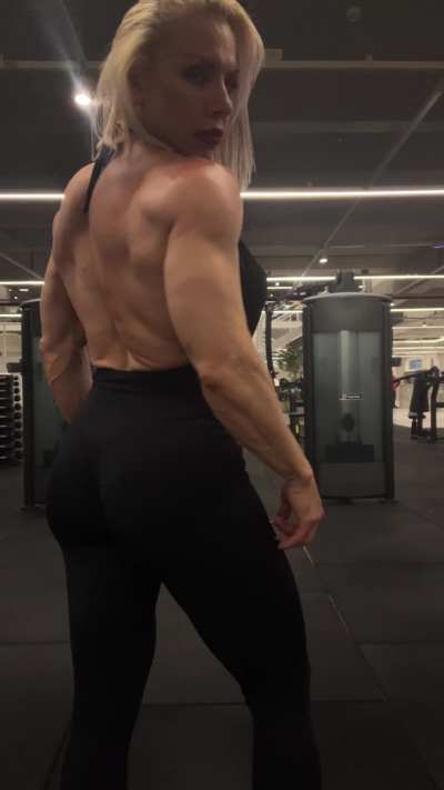 am I sexy enough for a muscle mommy?