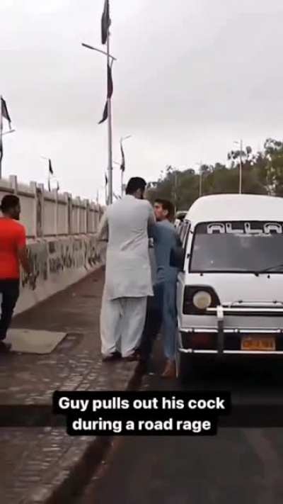 Guy pulls out his cock during road rage