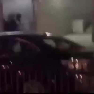 Cop cut trapped looters out of store