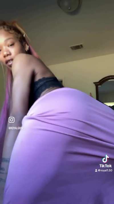 Skinny girls 🍑s always looks bigger in skirts and I’m not compl<wbr>ainin<wbr>g🤤🤤🤤