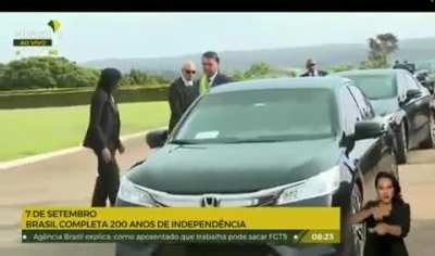 b17 discute com micheque, vem um segurança e manda baixar a câmera.