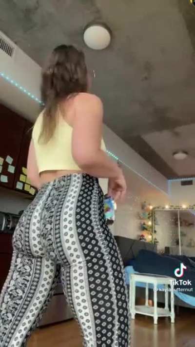 Soft & Jiggly No.239 😍🍑