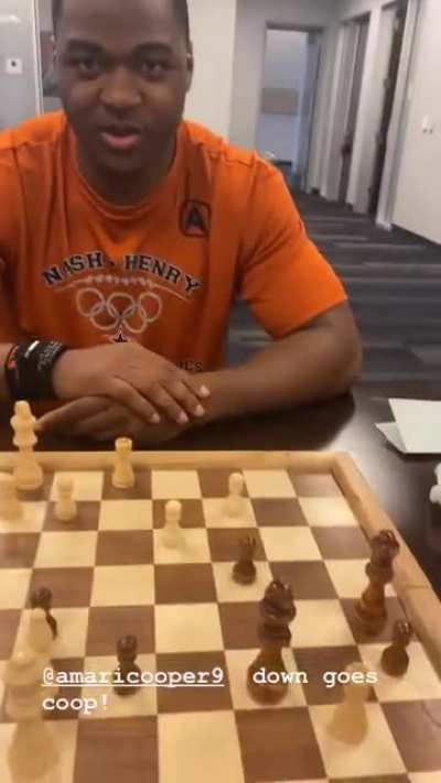 Micah Parsons beats Amari Cooper in chess.