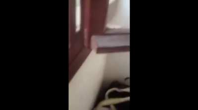 Помогает девушки съехать с квартиры