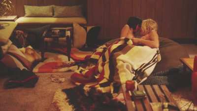 Malin Akerman Kate Micucci threesome plot from Easy (2016)