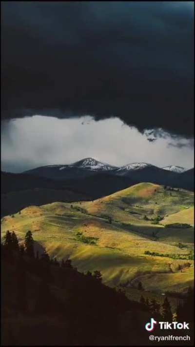 The way this time lapse catches this storm