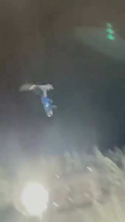 Madlad does crazy air flips.
