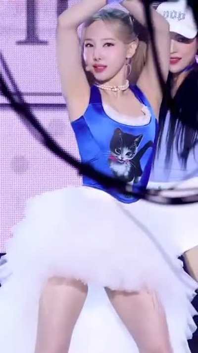 Nayeon 💙😻