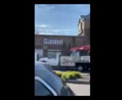 !!!Coming in live from the Great White North!!! GameStop sign going up in London, Ontario!!! Credit to u/reptarsrevenge69420