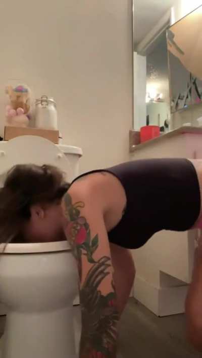 Don’t forget to stay hydrated 🚽