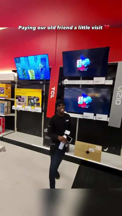 Sir, leave these store employee alone