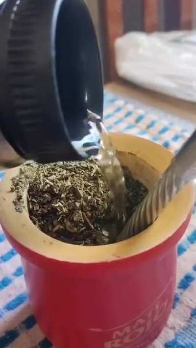 A esta altura del año siguen bancando el mate o ya lo abandonaron y se juegan esos tereres?