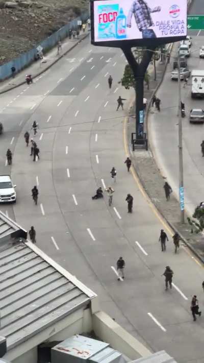 Ecuador unrest as seen in Guayaquil - video by u/StevenDonovan