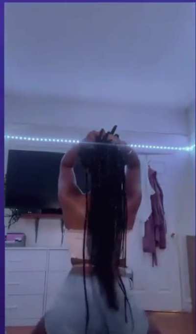 Tiktok @wetlikeimlizzy