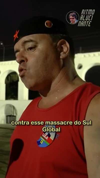 Registro de manifestantes nas ruas do Rio de Janeiro comemorando a vitória do novo presidente da república. Muitos brasileiros estão confiantes com o futuro do Brasil e seu papel no BRICS, porém amargurados e ressentidos com o rumo que o país tomou em 201