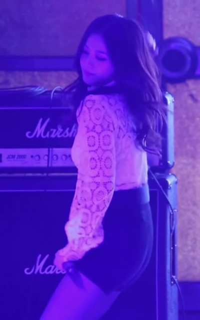 Jisoo twerking
