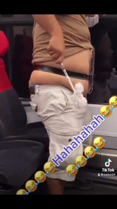 I’m convinced this is Ethan in the video 😂