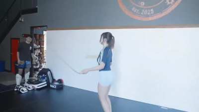 Twitch Streamer Syanne Shows Impressive Skills in Muay Thai