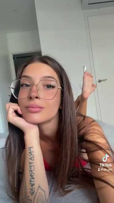 Cute face and small soft feet