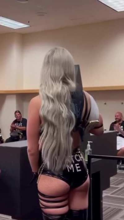 She was fr arching at the beginning 😩😩