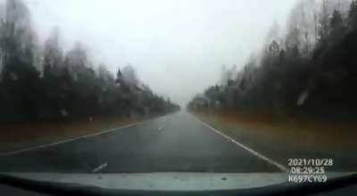 Lada Granta drove into the oncoming lane and crashed head-on with VAZ 2107. Three people died; passenger of 