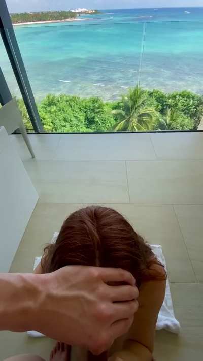 Enjoy the view as I suck your asian cock 😘