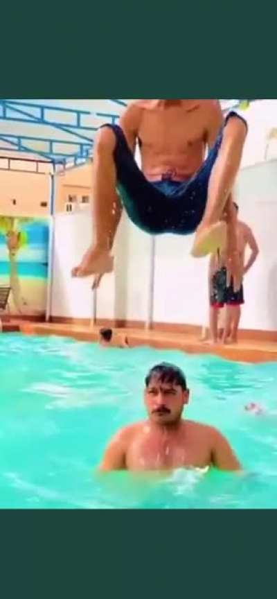 Broken neck head ass