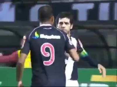 Golaço de Juninho Pernambucano em 2011 quando reestreava pelo Vasco