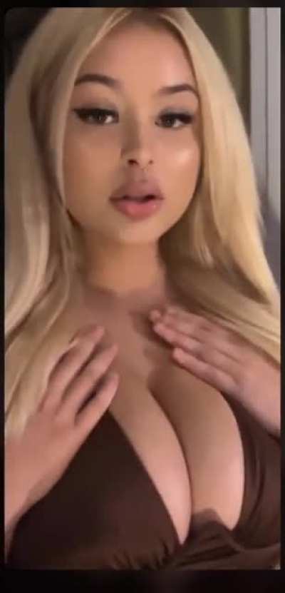 I fucking love how hot she is 😩