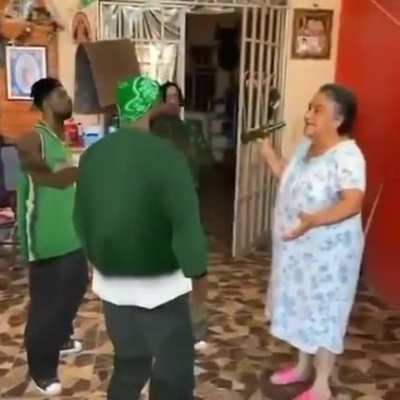 Minha vo tem uns amigos bem esquisitos