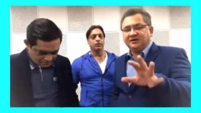 Koi bhaijaan shoaib bhaijaan ki bv sahiba ki photo dekh kay fenta lagana chahtay hay. Ya maula....YouTube should be banned