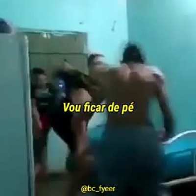 Essa música é tão tocante que está tocando os cara também