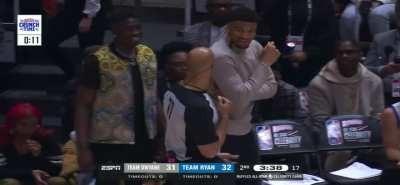 [Highlight] Giannis just yelled at Richard Jefferson: 