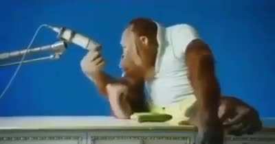 monkey on da mic 😳