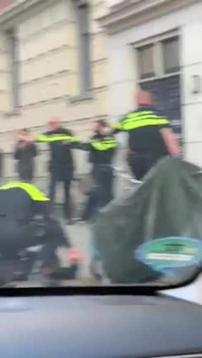Piece of shit cop uses excessive force on citizen