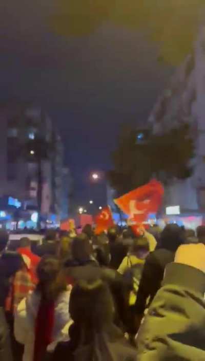 İzmir, Bornova'da protestolar tam gaz devam ediyor!