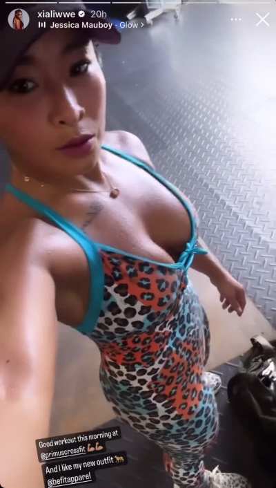 Xia Li sweaty