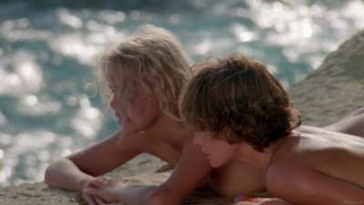 Daryl Hannah, Valérie Quennessen & Peter Gallagher - Summer Lovers (US1982) - Michael dives off a cliff while the ladies are watching (4/4)