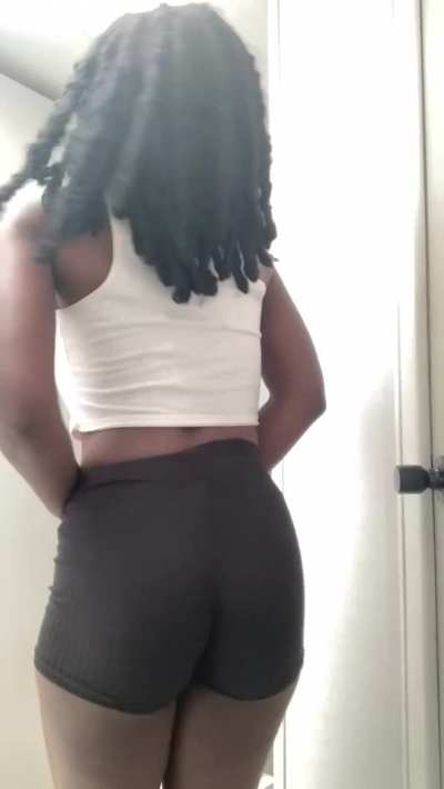 Would you fuck a thick vegan babe? 🌱