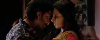 Vidya Balan kiss