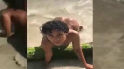 Tokischa en la playa 🍑🌊☀🔥