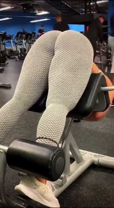 Thick gym thot is a tease that needs to get ruined