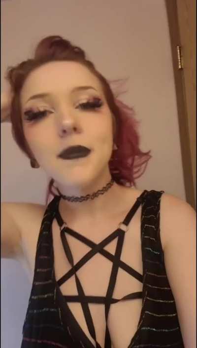 Catch her lives - IG @Molliestmay
