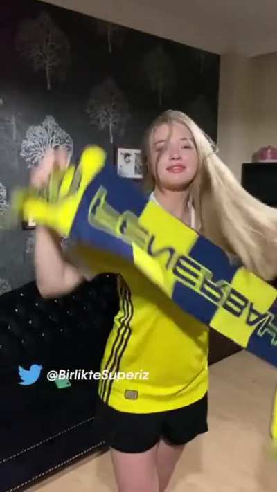 GEÇEN GÜN BU GÜZEL HANIM<wbr>EFEND<wbr>İYİ PAYLAŞIP YAŞA FENERBAHÇEM DİYİP BEŞİKTAŞ LOGOSU KOYMUŞTUM PPME, HİÇ KİMSE FARK EDİP UP VERMEDİ. BUGÜN GÜZELLER GÜZELİ HANIM<wbr>EFEND<wbr>İNİN İNSTASINI BULDUM BUYRUN EFENDİLER @dakotahelen (O KADAR UĞRAŞTIM UP VERİN PEZEVENGLER)