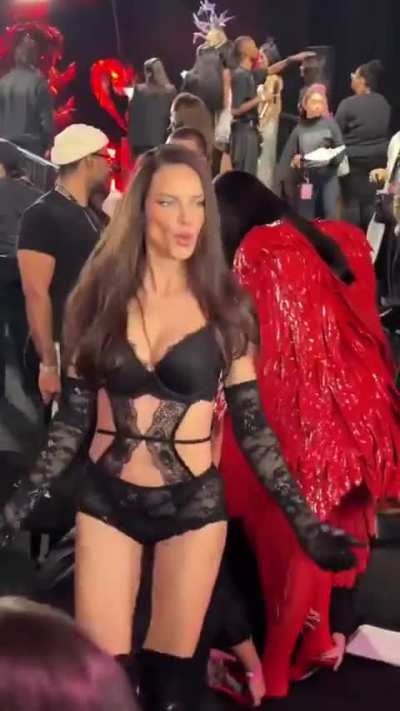 Adriana backstage at the Victoria’s Secret fashion show (10-15-25)