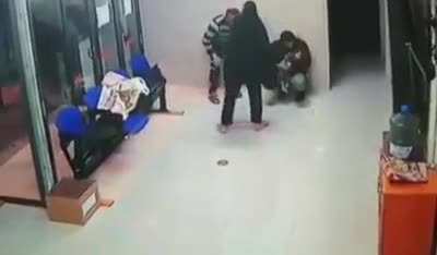 Dad’s reaction to a doctor who saved his child from choking.