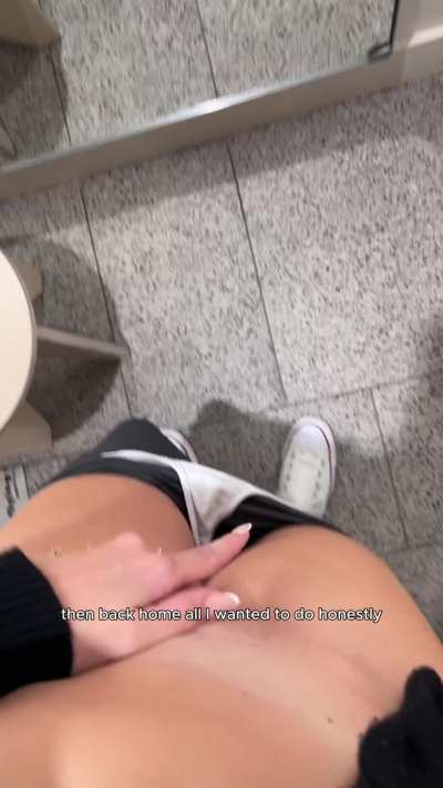 I'm addicted to making myself cum...