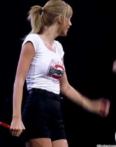 Mmmm such a petite jiggle