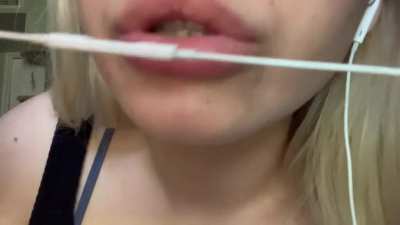 nibbl<wbr>es.ex<wbr>e{2}-<wbr>(I like her mouth a lot)