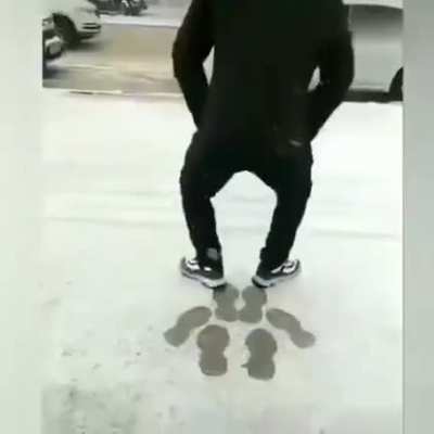 Jumping in the snow to draw a rabbit
